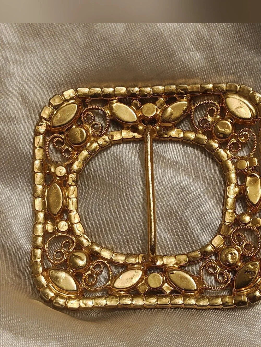 Vintage Juliana D&E Heart Scroll Topaz/AB Rhinestone Belt Buckle